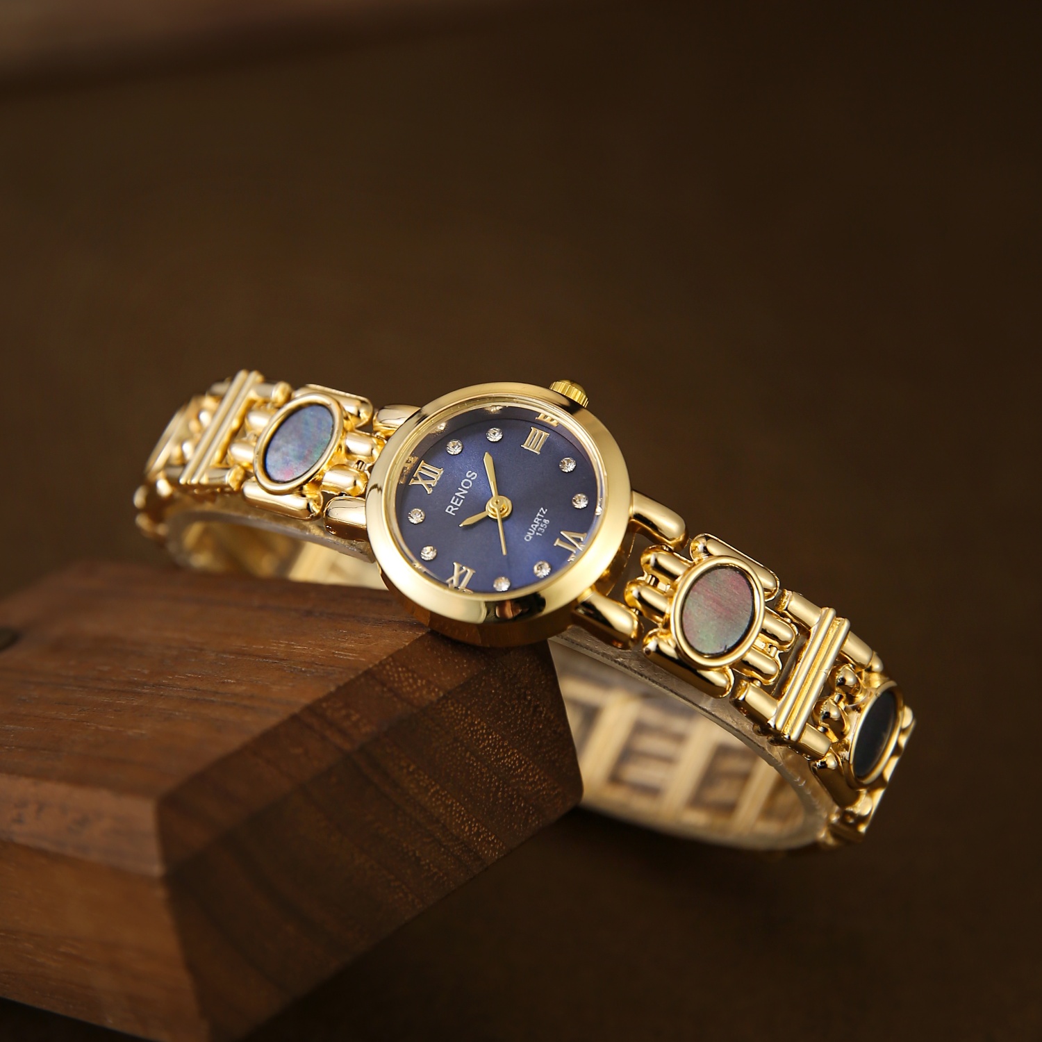 Jewelry Clasp Watches - Gekleurde Shell Temperament Armband Dameshorloges Gouden