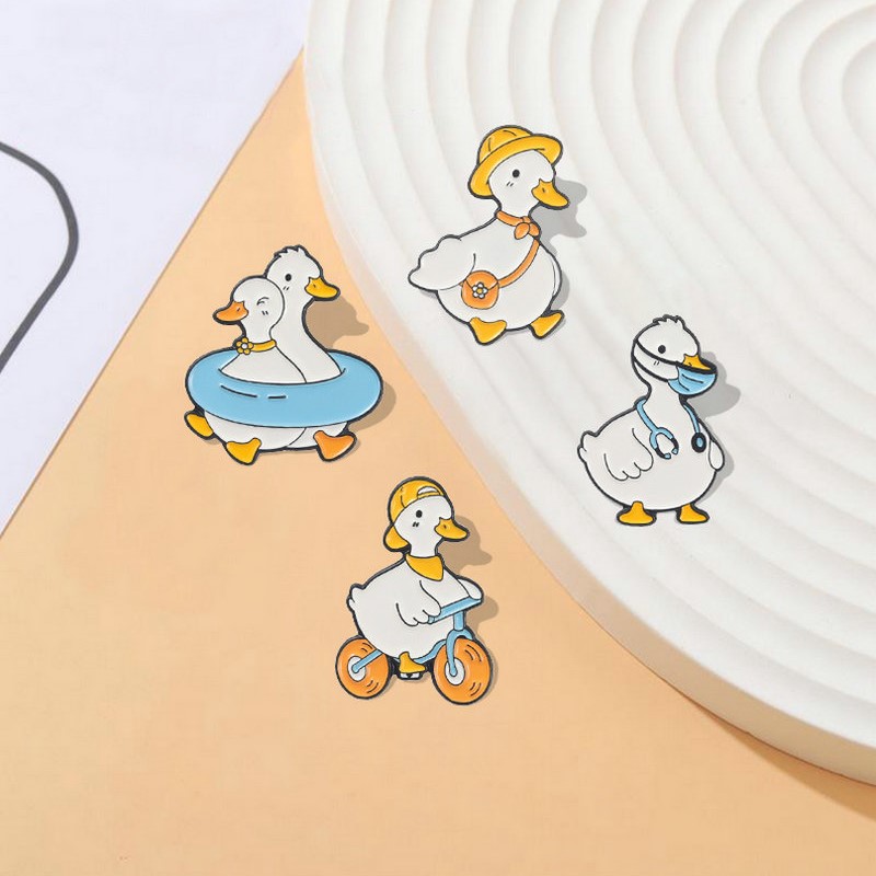 Pin Custom Gans Eend Winkelen  - Shop Jewelry & Watches Near Me recensie en prijs