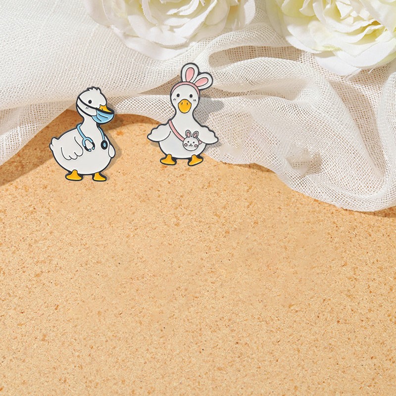 Pin Custom Gans Eend Winkelen  - Shop Jewelry & Watches Near Me recensie en prijs